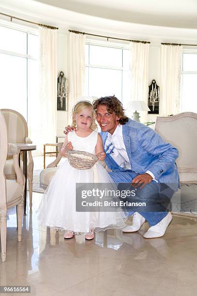 father groom with daughter flower girl - britt erlanson stock pictures, royalty-free photos & images