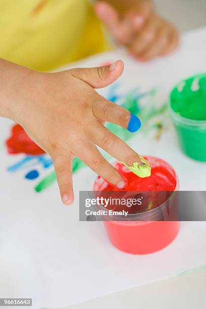 young girl playing with colours - 4 girls finger painting stock pictures, royalty-free photos & images