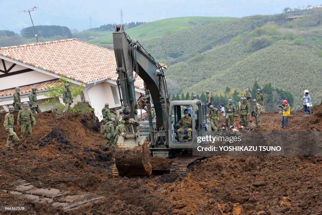 Fouille après un tremblement de terre