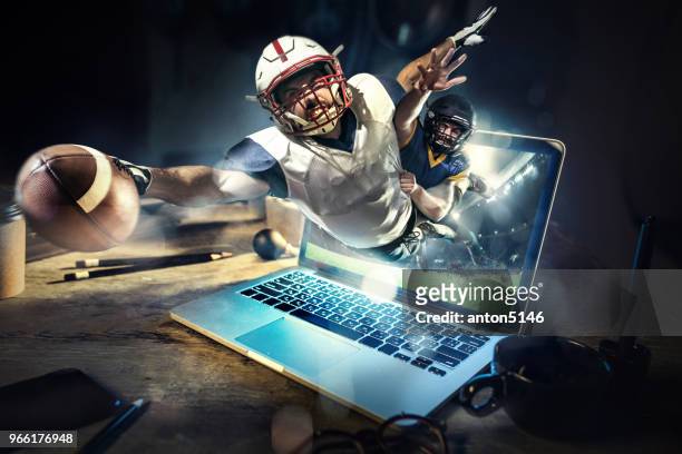 collage sobre los jugadores de fútbol americano en acción dinámica con la bola en un juego de deporte profesional. él jugando en la computadora portátil - match sport fotografías e imágenes de stock