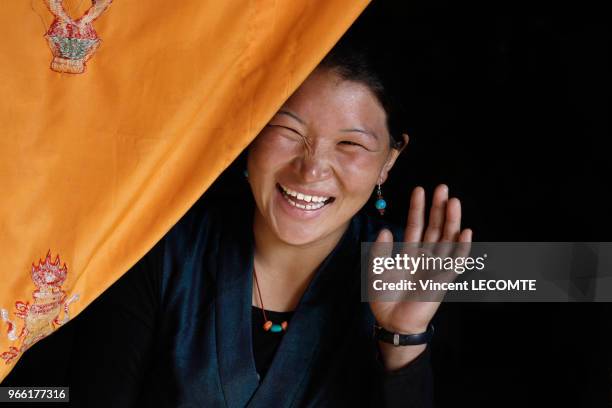 Femme de la communauté Tamang , dans sa maison dans le hameau de Chyamki , au Népal, le 27 avril 2012.