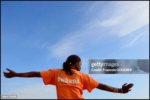 Performance sur la plage en mars 2008 à Toubab Dialo, Sénégal.