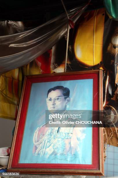 Portrait de l'actuel roi de Thailande, Bhumibol Adulyade, durant sa jeunesse dans une échoppe à Bangkok le 29 janvier 2016, Bangkok, Thailande. Né le...