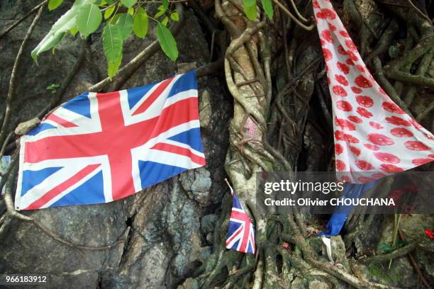 Drapeaux hommage aux morts dans le passage de Hellfire le 16 Juin 2017, Namtok, Thailande. Tronçon de 500 mètres de long creusé dans la roche par les...