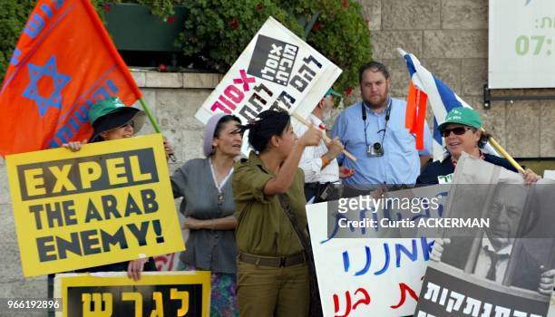 Reserve Israeli army soldier give the thumbs up to a group of right wing demonstrators protesting near Israeli Prime Minister Ariel Sharon's...