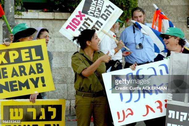 Reserve Israeli army soldier give the thumbs up to a group of right wing demonstrators protesting near Israeli Prime Minister Ariel Sharon's...