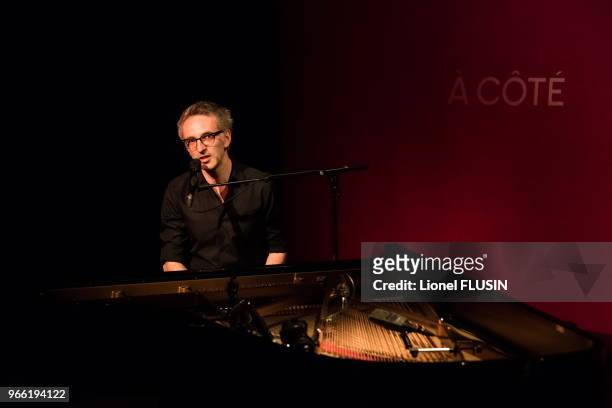 Le chanteur Vincent Delerm en concert au festival 'Voix de Fête' le 14 mars 2015 à Genève, Suisse.