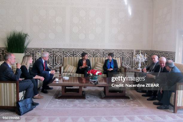 La Ministre de l?Education Nationale, de l?Enseignement Supérieur et de la Recherche, Najat Vallaud-Belkacem avec son homologue algérienne la...