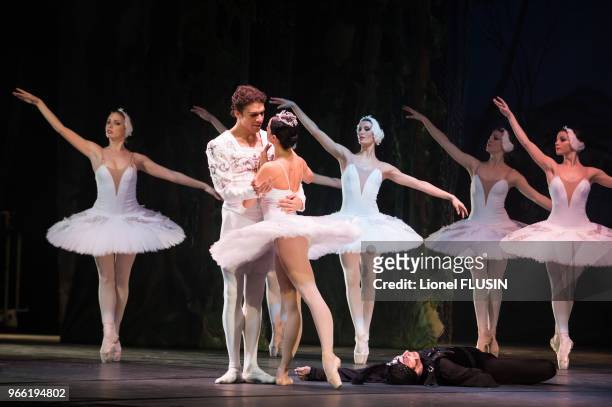 Ballet en 4 actes avec orchestre 'Le Lac des Cygnes' le 26 novembre 2014 à l'Arena de Genève, Suisse. Etoiles: Iana Salenco & Dinu Tamazlacaru...