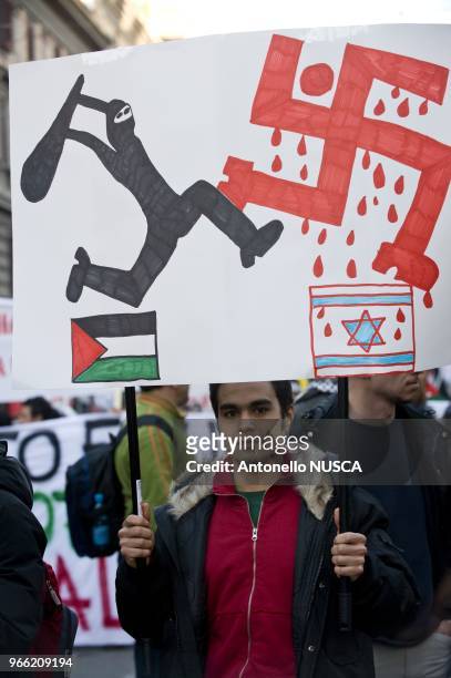 Pro-Palestinian demonstrators during a demonstration in Rome to protest against Israel's attacks on Gaza.
