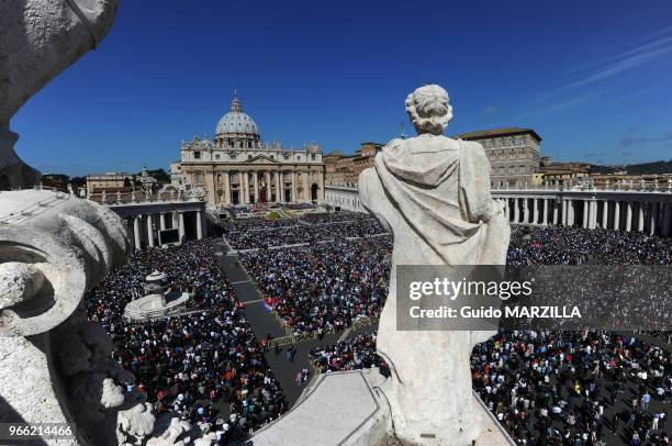 Le pape François célèbre la messe de Pâques sur la place Saint Pierre le 20 avril 2014 au Vatican.