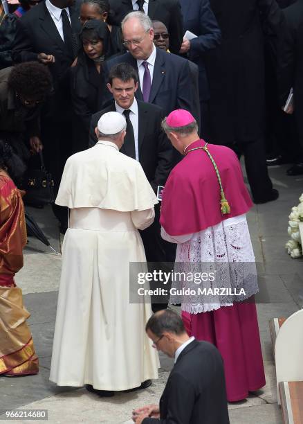 Le Premier Ministre français Manuel Valls lors de la cérémonie de canonisation des papes Jean-Paul II et Jean XXIII celebrée par le pape François en...