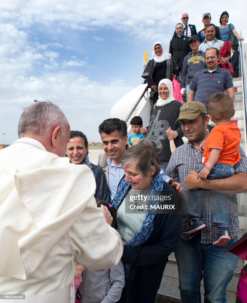 LE pape François est rentré en Italie avec douze réfugiés syriens