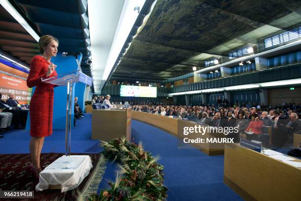 L?occasion de la seconde conférence internationale sur l?alimentation, la reine Letizia d'Espagne s?est rendue le au siège de la FAO, l?Organisation...