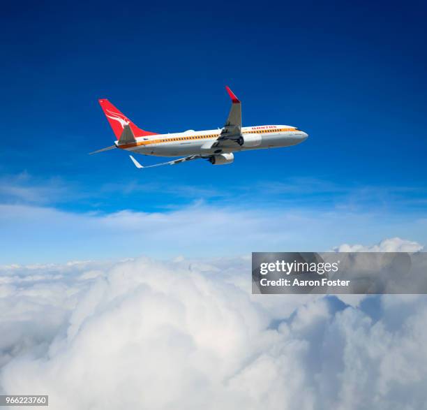 qantas boeing 737-838 - aircraft planes aaron foster stock pictures, royalty-free photos & images