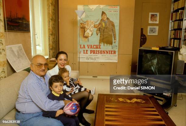 Movie director Henri Verneuil, with wife Veronique and children Sevan and Gayane, looking at the colorized version of his movie La Vache et le...