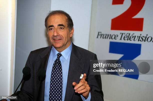 Journalist Jean Pierre Elkabbach At France Televisions Headquarters, Paris, December 13, 1994.