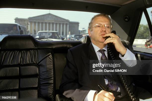 Michel Charasse, ministre du Budget, dans sa voiture en train de telephoner le 28 septembre 1990 a Paris, France.