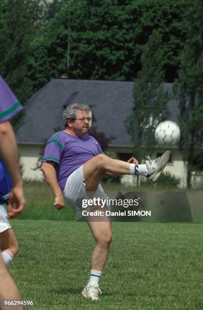 Jean-Paul Huchon au tournoi de foot des anciens du cabinet - surnomme Cabaroc - de Michel Rocard le 30 mai 1993 a la Ferte-Fresnel, France.