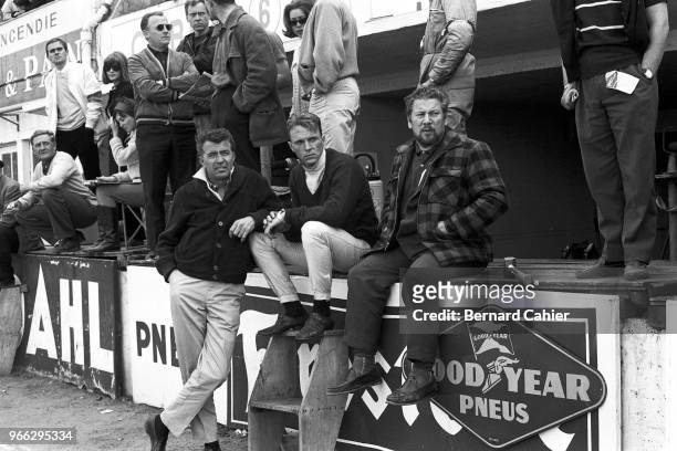 Carroll Shelby, Dan Gurney, Peter Ustinov, 24 Hours of Le Mans, Le Mans, 22 June 1964. Carroll Shelby and Dan Gurney with Peter Ustinov during...