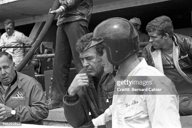 Ken Miles, Carroll Shelby, 24 Hours of Le Mans, Le Mans, 19 June 1966. Ken Miles with Carroll Shelby during the 1966 24 Hours of Le Mans.