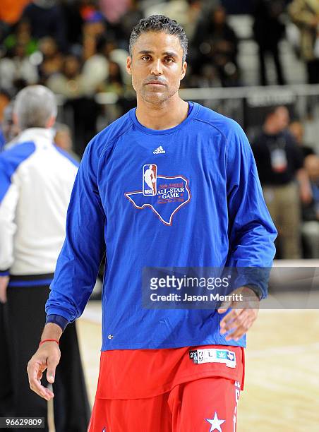 Actor Rick Fox on the court during the NBA All-Star celebrity game presented by Final Fantasy XIII held at the Dallas Convention Center on February...