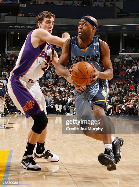 Jamaal Tinsley of the Memphis Grizzlies moves the ball against Goran Dragic of the Phoenix Suns during the game on January 18, 2010 at FedExForum in...