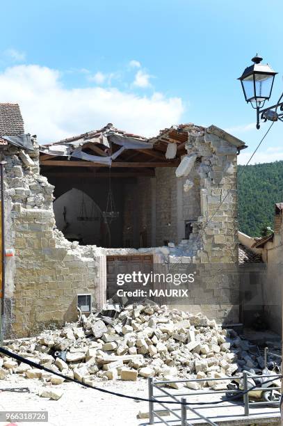 La petite ville de Accumoli dans le centre de l'Italie a été presqu'entièrement détruite par un tremblement de terre qui a provoqué plus de 250 morts...