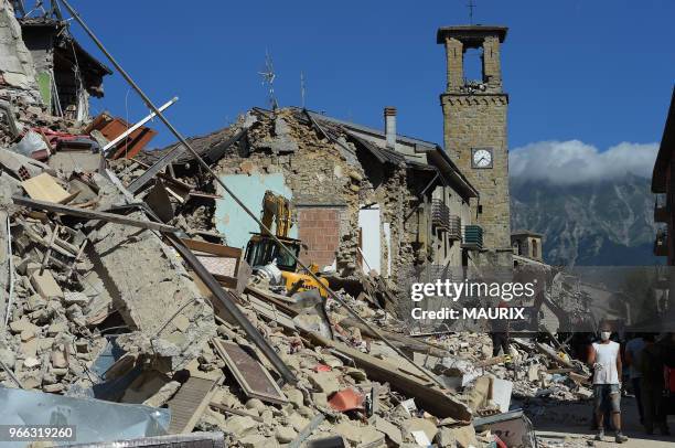 La petite ville de Amatrice dans le centre de l'Italie a été presqu'entièrement détruite le 24 aout 2016 par un tremblement de terre qui a provoqué...