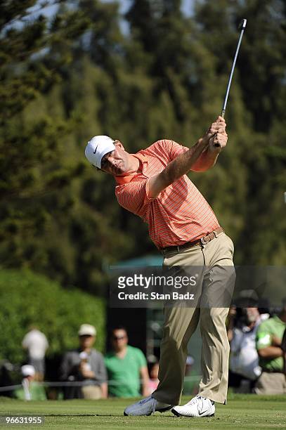 Lucas Glover hits to the second green during the final round of the SBS Championship at Plantation Course at Kapalua on January 10, 2010 in Kapalua,...