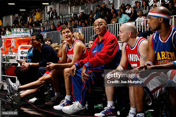 Curly Neal former Harlem Globe Trotter, TV personality Dr. Oz and Musician Pitbull talk during the 2010 NBA All-Star Celebrity Game presented by...