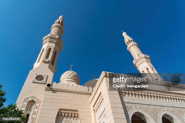 jumeirah mosque in dubai - jumeirah mosque stock pictures, royalty-free photos & images