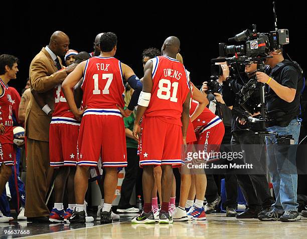 Coach Alonzo Mourning, actor Rick Fox, and NFL player Terrell Owens speak during the NBA All-Star celebrity game presented by Final Fantasy XIII held...