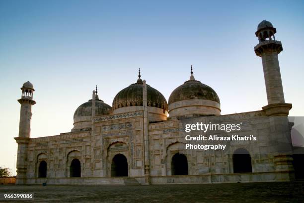 abbassi mosque, derawar fort - bahawalpur stock pictures, royalty-free photos & images