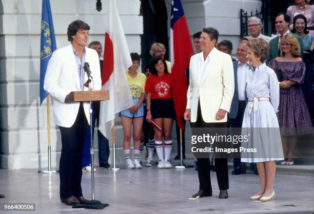 Christopher Reeve, Ronald Reagan and Nancy Reagan attend a Special Olympics event at the White House circa 1983 in Washington, DC.