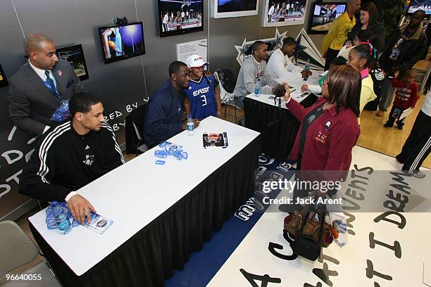 Dwayne Jones of the Austin Toros, Earl Barron of the Iowa Energy, Ron Howard of the Fort Wayne Mad Ants and Cartier Martin of the Iowa Energy sign...