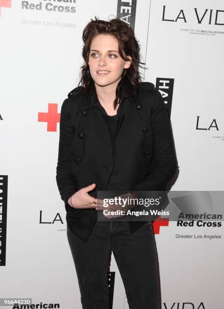 Actress Kristen Stewart attends the grand opening of La Vida restaurant to benefit Haiti Relief and Development at La Vida on February 12, 2010 in...