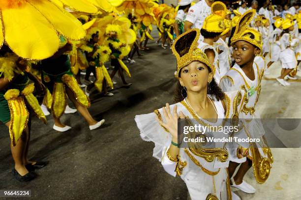 Kid From Rio Children Samba School Photos and Premium High Res Pictures - Getty Images