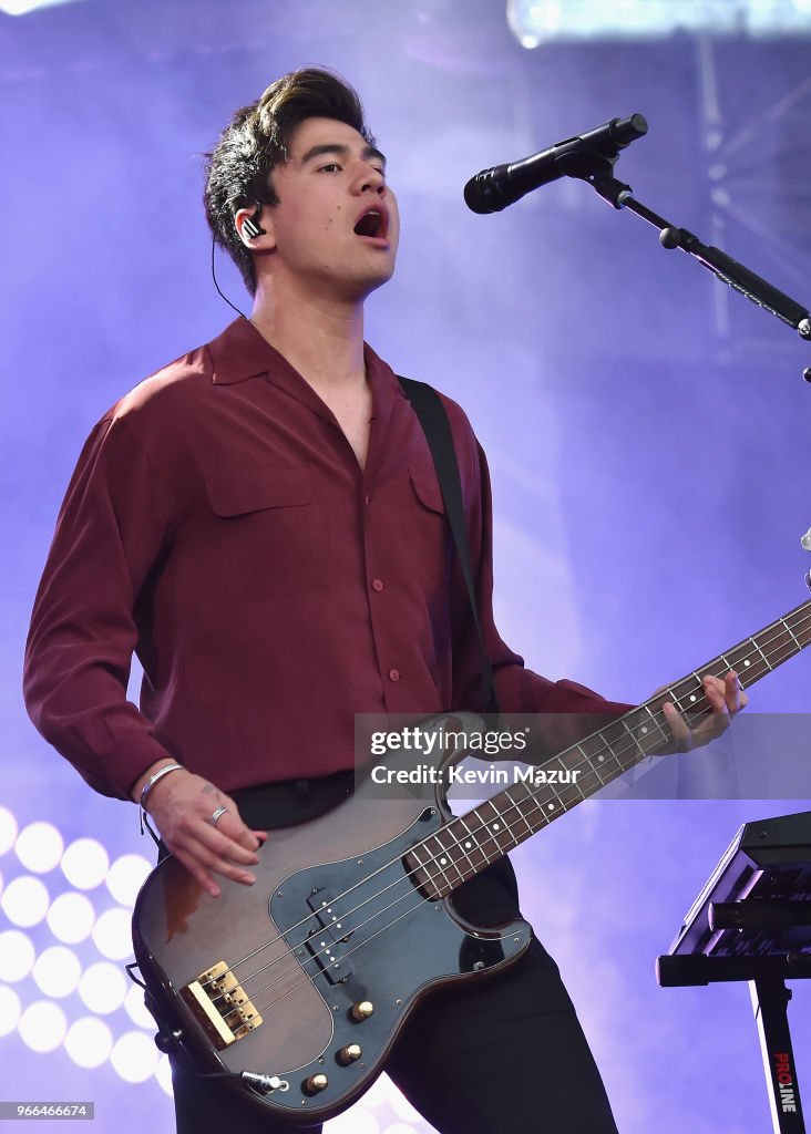 Calum Hood Singing