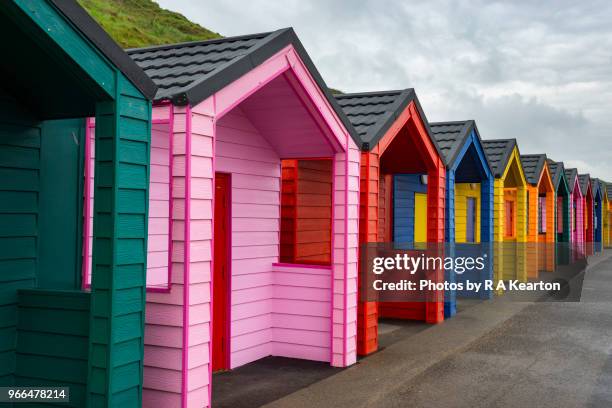 new beach huts at saltburn-by-the-sea, north yorkshire, england - saltburn by the sea fotografías e imágenes de stock