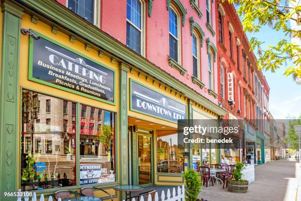 tiendas en la región de los lagos de dedo de seneca falls centro estado de nueva york - finger lakes fotografías e imágenes de stock