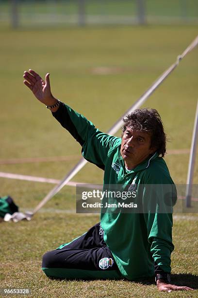 Santos' Head coach Ruben Omar Romano during a training session inon February 12, 2010 in Torreon, Mexico.