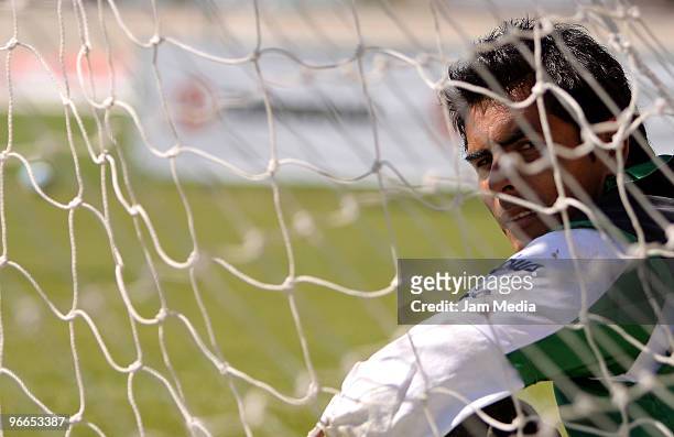 Santos' player Oswaldo Sanchez during a training sessionat the TSM on February 12, 2010 in Torreon, Mexico.