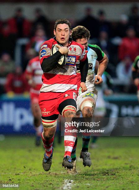 Gareth Delve of Gloucester runs to set up breakaway try during the Guinness Premiership match between Gloucester Rugby and Harlequins at Kingsholm on...