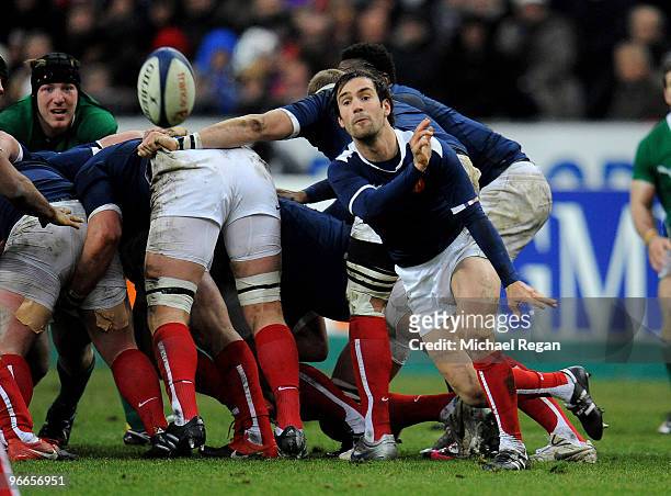 Morgan Parra of France passes the ball during the RBS Six Nations match between France and Ireland at the Stade France on February 13, 2010 in Paris,...