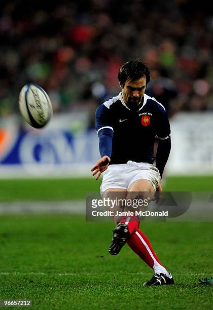 Morgan Parra of France kicks a penalty during the RBS Six Nations match between France and Ireland at Stade France on February 13, 2010 in Paris,...