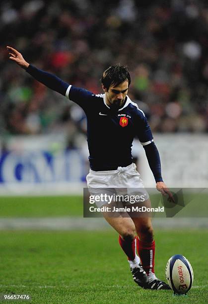 Morgan Parra of France kicks a penalty during the RBS Six Nations match between France and Ireland at Stade France on February 13, 2010 in Paris,...