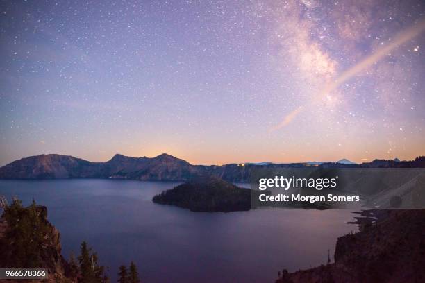 crater lake and wizard island - wizard island stock pictures, royalty-free photos & images