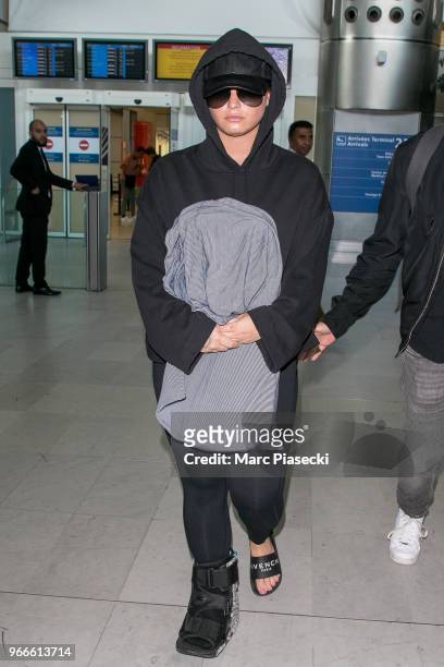 Singer Demi Lovato arrives at Charles-de-Gaulle airport on June 3, 2018 in Paris, France.