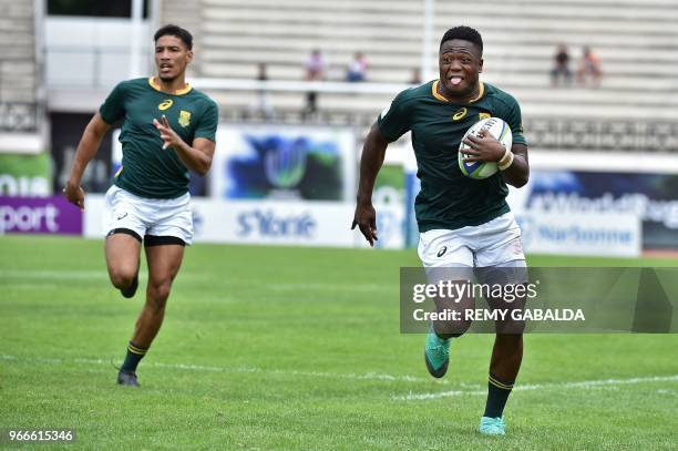 South Africa's center Wandisile Simelane runs to score a try during the World Rugby U20 Championship match South Africa vs Ireland at the Parc des...